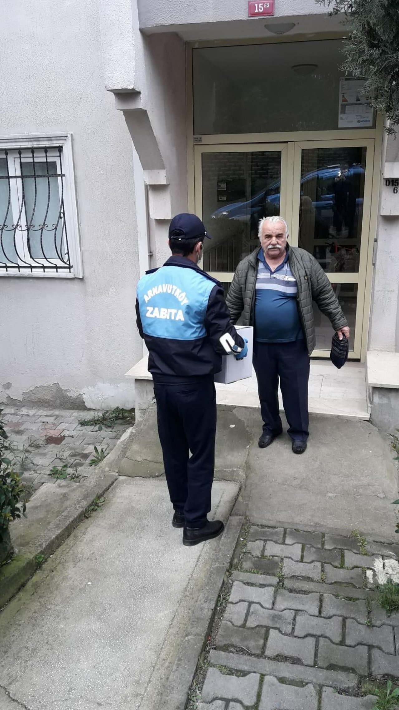 Zabıta Ekipleri İhtiyaç Kolisi Dağıtımı